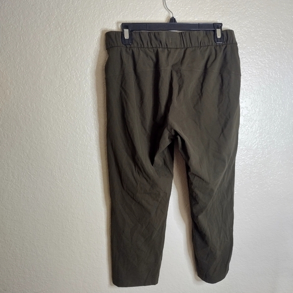 Lululemon On The Fly Crop 23" Dark Olive Sz 8 - Picture 8 of 9